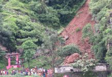 पर्वत बेनीमा पहिरोः उपचारका लागि लैजादै गर्दा १ को मृत्यु ६ घाईते