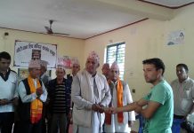 मन्दिर परीसरमा टायल बिछ्याउन रोट्रयाकटको आर्थिक सहयोग