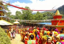 साउनको चौथो सोमबार शिव मन्दिरमा भिड