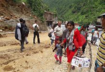 मध्यपहाडी लोकमार्ग पहिरोले अबरुद्ध, यात्रुलाई सास्ती