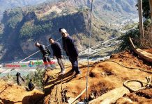 लामो पुलमा नयाँ प्रविधिमार्फत दुई वटा लठ्ठा तानियो