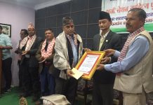 बागलुङमा दुई साहित्यकार पुरस्कृत