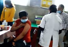 कोरोना खोपमा मनपरी: आफ्ना मान्छे बोलाउँदै, खोप लाउँदै