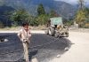 लोकमार्ग कालोपत्रे गर्न ठेकेदारको हेलचेक्र्याइँ