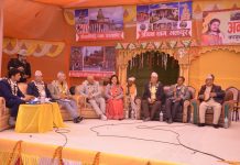 ‘विश्वविद्यालय खाली, विमानस्थल भरिएको छ’