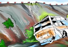 चितवनको सिमलतालमा पहिरोले २ वटा यात्रुबस बगायो