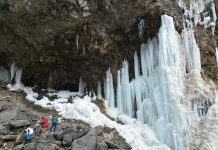 पूर्वाधारको पर्खाइमा म्याग्दीको सुनछहरा