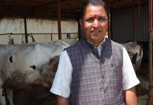 पशुपालनमा रमाइरहेका मालिकाका बलराम